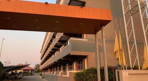 Capital O 75406 Hotel M Rojana, Uthai