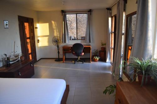 Rustic house near Tsavo - wildlife & sunsets in Tsavo