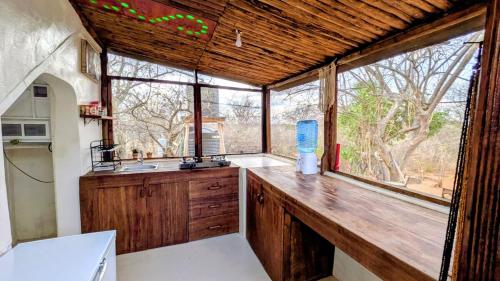 Rustic house near Tsavo - wildlife & sunsets in Tsavo