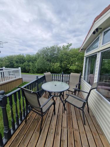 Discover Serenity in Our 3-Bed Static Caravan at Clarach Bay Holiday Village! in Clarach