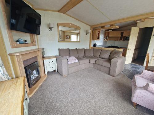 Discover Serenity in Our 3-Bed Static Caravan at Clarach Bay Holiday Village! in Clarach