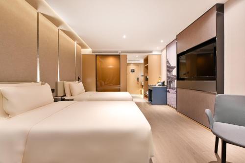 room detail thumbnail 1