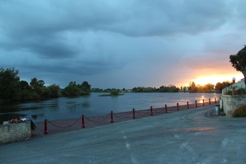 Gites Lacale face à la rivière