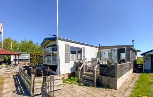 A szálláshely kívülről, 2 Bedroom Amazing Stacaravan In Westergeast in Kollumerland en Nieuwkruisland