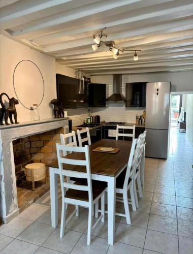 Maison cosy pour 2 à Crépy, Véranda et Jardin (Maison cosy pour 2 a Crepy, Veranda et Jardin) in Crepy-En-Valois
