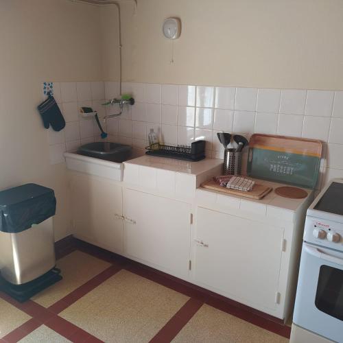 virtuve, Studio privatif GR34 & mer à 40m (Studio privatif GR34 & mer a 40m) in Lanilduta