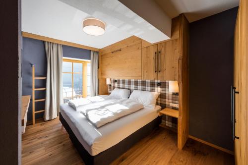 2 bedrooms, 5 beds