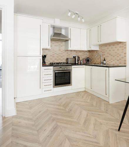 Facilities, Modern Apartment Trafalgar Square - Aircon in Buckhurst Hill