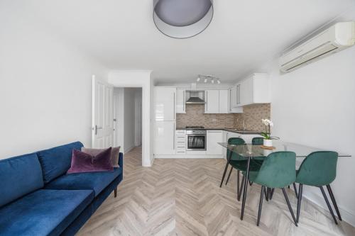 Modern Apartment Trafalgar Square - Aircon in Buckhurst Hill