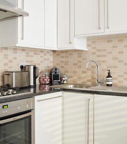 Facilities, Modern Apartment Trafalgar Square - Aircon in Buckhurst Hill