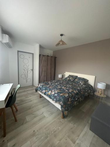 Petite maisonnette de village pour 2 à 4 personnes (Petite maisonnette de village pour 2 a 4 personnes) in Levernoisa