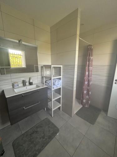 Petite maisonnette de village pour 2 à 4 personnes (Petite maisonnette de village pour 2 a 4 personnes) in Levernoisa