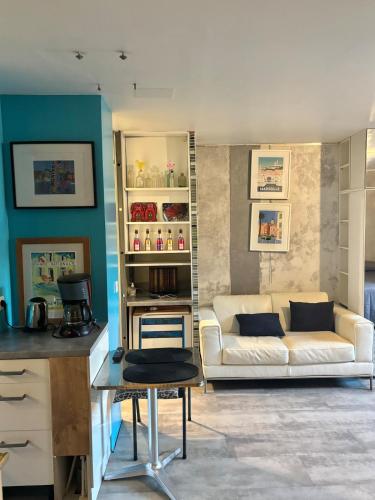 Central Studio - Port & Lices walkable - Parking