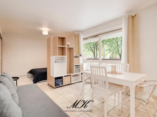 Le Charmille Balcon face aux Arbres Charlemagne