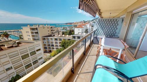 74E - Beau 2Pavec grande terrasse et magnifique vue mer