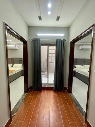 2BHK Apartment Cozy & Spacious Stay in Faisalabad - image 4