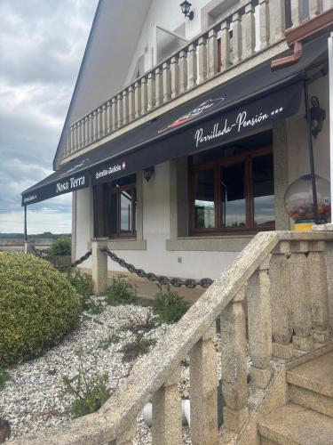 Pensión Parrillada Nosa Terra (Pension Parrillada Nosa Terra) in Bóveda (Galicia)