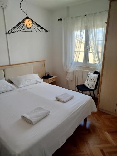 ROOMS LUCE 1 & SUPETAR