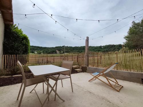 Bastide des Coteaux, appartement indépendant (Bastide des Coteaux, appartement independant) in Genissieux (Rhone-Alpes)