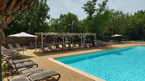Location g�te, chambres d'hotes Domaine Les Ch&ecirc;nes Blancs dans le d�partement Vaucluse 84