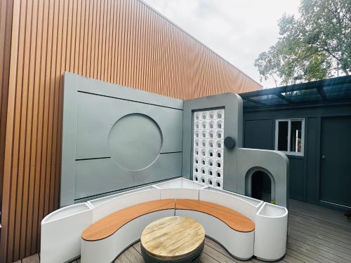 View, Sydney Premium Studio Renovated 2025 near Birkenhead Point Outlet Centre