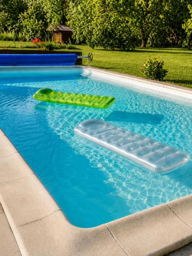The French Hideaway Eymet - One Bedroom Apartment - Twin Or King Bed - Pool & Free Parking in Eymet