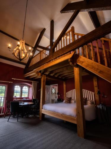 1 king bed, 2 twin beds