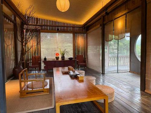 Limu Mountain Forest Park in Qiongzhong Li and Miao