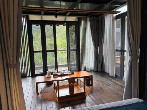 Limu Mountain Forest Park in Qiongzhong Li and Miao