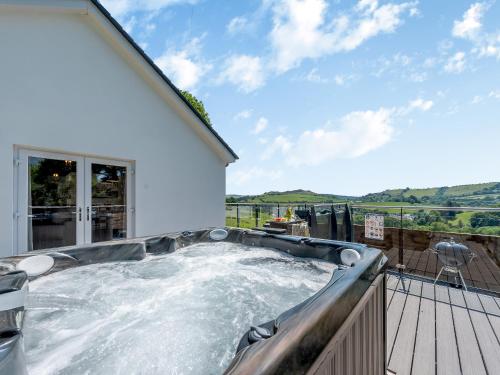 Llwynblyfyn Room Type - Five-Bedroom Holiday Home