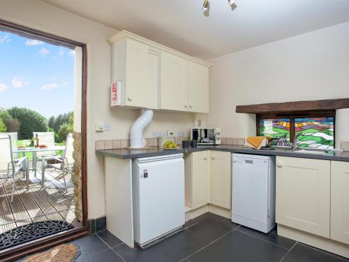 virtuve, Uk45541-Old Stable Cottage in Belstone