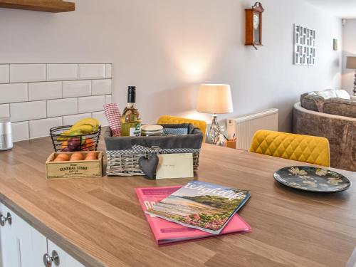 Kitchen, Old School Mews in Lake South