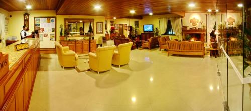 Shared lounge/TV area, Hotel Sky Gramado in Gramado