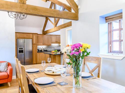 Instalaciones, Low Barn in Market Bosworth