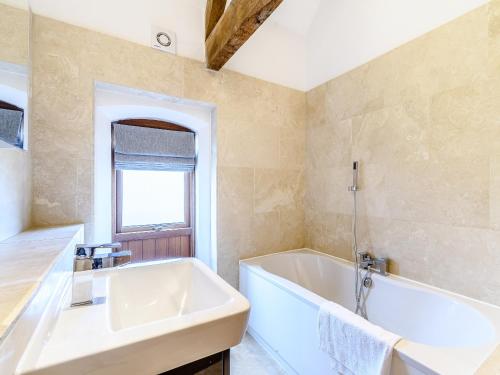 Baño, Low Barn in Market Bosworth