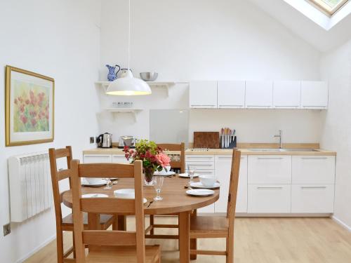 virtuve, Swallow Barn-Ow2 in Bosherston