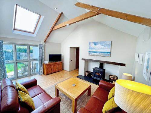 Swallow Barn-Ow2 in Bosherston
