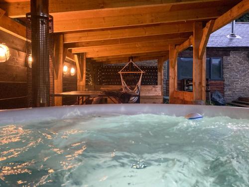 Hotelli välisilme, The Pendre Longbarn in Devils Bridge
