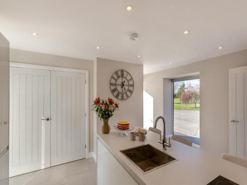 Konyha, Buckley Farm, Barn 2 - Uk36586 in Llandysilio