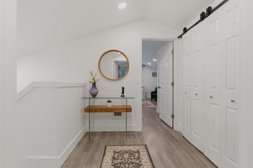 Spacious 5BR Home Parking 10 min Airport in Burien (WA)