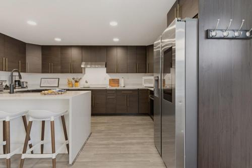 Spacious 5BR Home Parking 10 min Airport in Burien (WA)