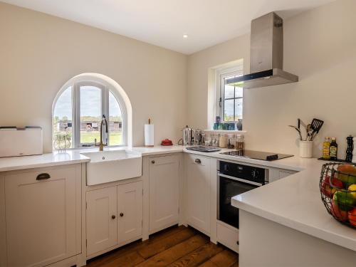 virtuve, Stable Cottage in Ryburgh