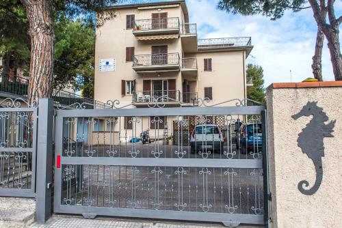 M349 - Marcelli, trilocale con terrazzo a 200mt dal mare