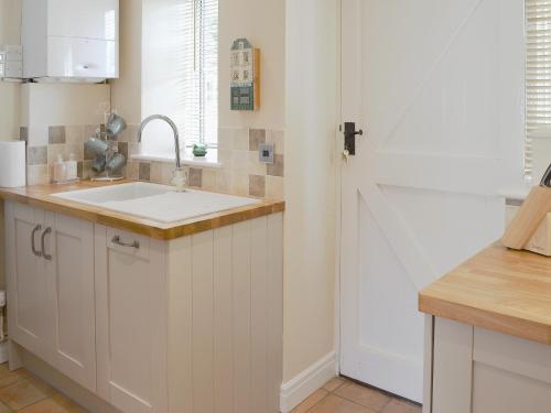 virtuve, Hill View Cottage in Sinnington