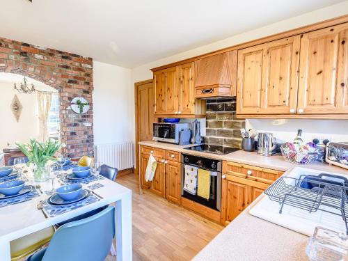 virtuve, Lilium Cottage in North Somercotes