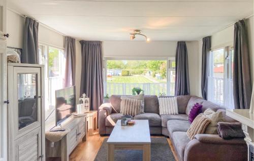 2 Bedroom Amazing Stacaravan In Westergeast in Kollumerland en Nieuwkruisland