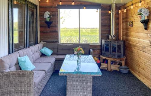 A szálláshely kívülről, 2 Bedroom Amazing Stacaravan In Westergeast in Kollumerland en Nieuwkruisland