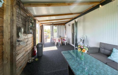 A szálláshely kívülről, 2 Bedroom Amazing Stacaravan In Westergeast in Kollumerland en Nieuwkruisland
