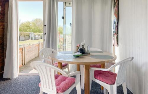 A szálláshely kívülről, 2 Bedroom Amazing Stacaravan In Westergeast in Kollumerland en Nieuwkruisland