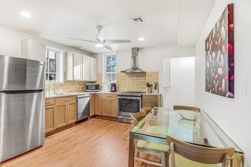 Spacious 4BR Duplex - 5 Blks 2 Beach - Badges Incl in Asbury Park (NJ)